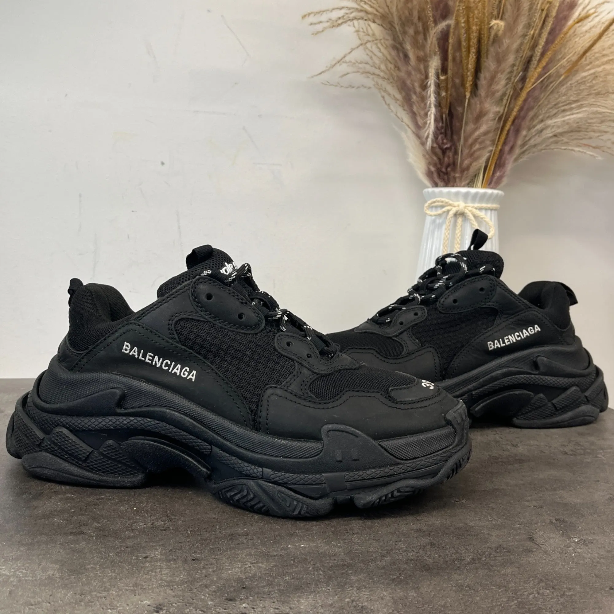 Women's Triple S Low Trainers Black Size EU 39 / UK 6